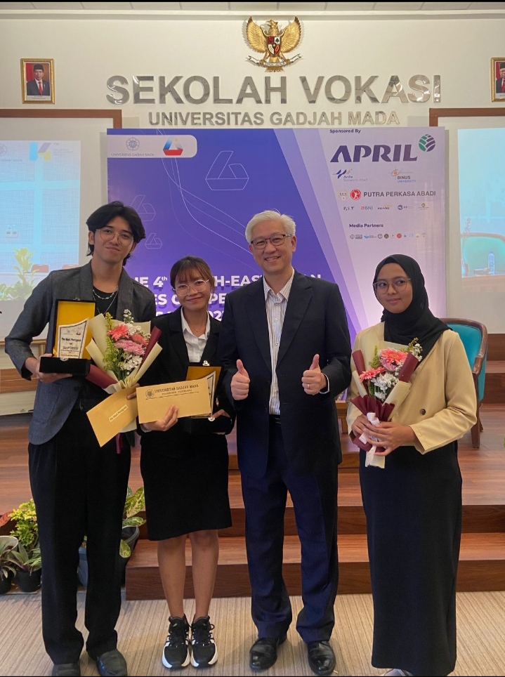 English Department UNIKOM Shines as Semifinalist at Prestigious 4th SEASAC 2023
