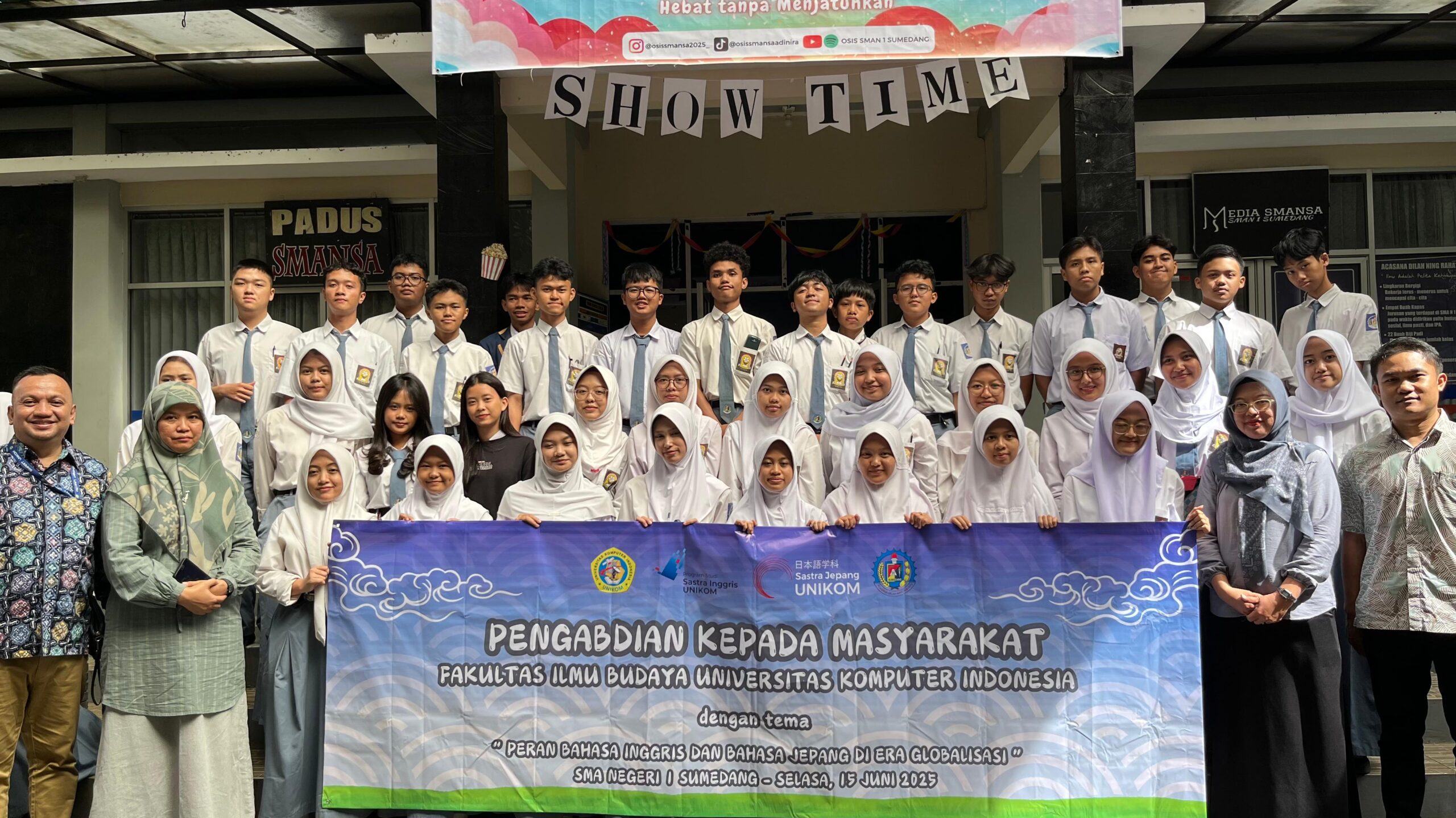 From Campus to Classroom: UNIKOM English Lecturer Assess TOEFL Readiness at SMAN 1 Sumedang