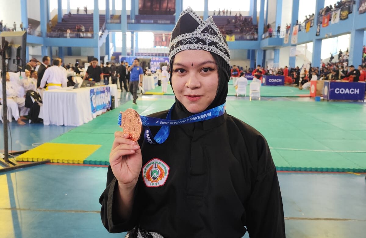 Academic and Sports Synergy: English Literature Students Win National Championship with UNIKOM Pencak Silat Student Activity Unit